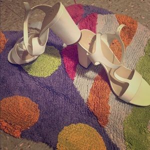 π Brand New WHITE CHUNKY heels
